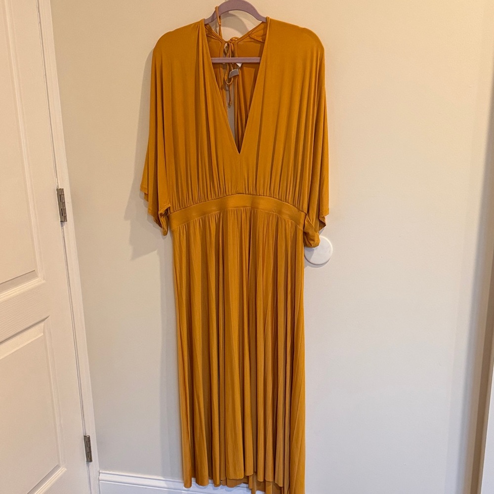 ASOS DESIGN US 16 Plus Size Dress Yellow Gold Pleated “Kimono” Style MIDI Flowy